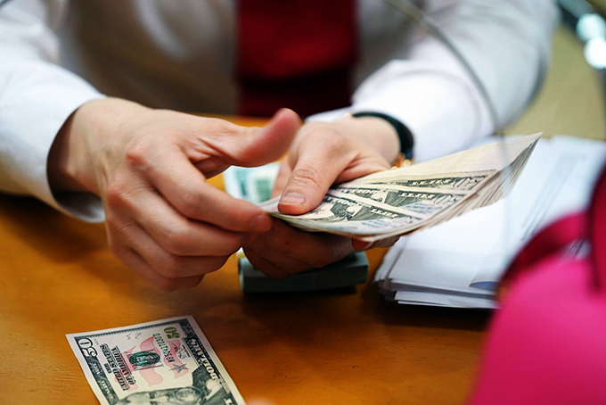 Giá USD hôm nay 28.4.2022: Ngân hàng giảm giá ngoại tệ