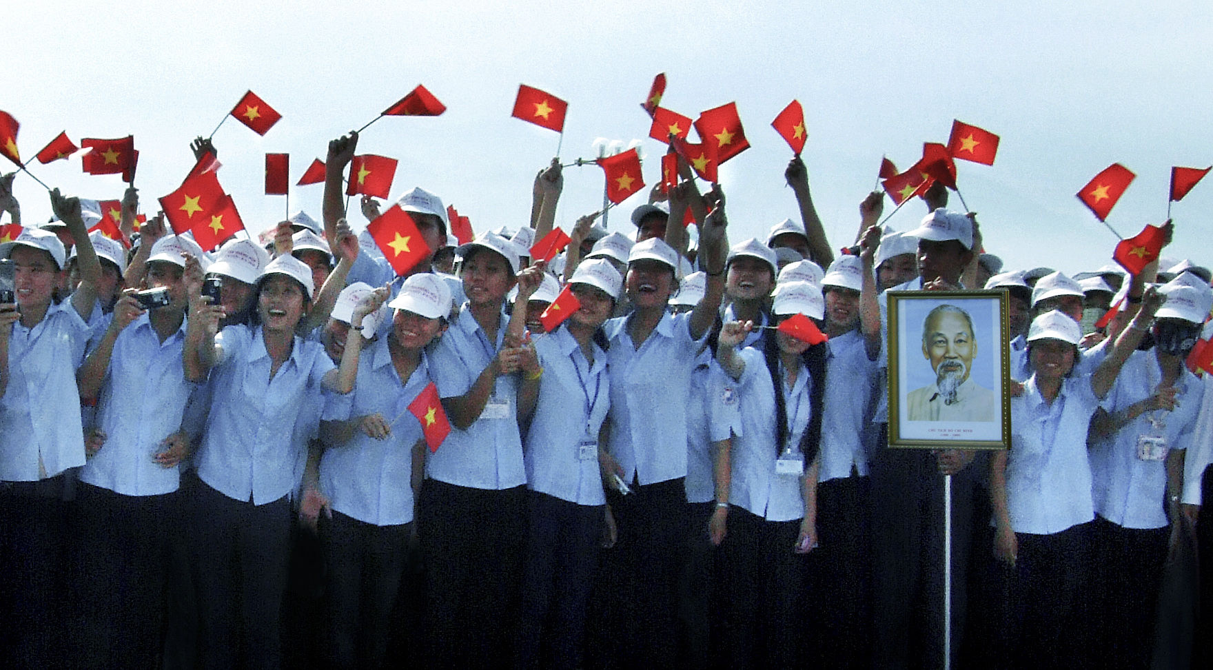 Thế hệ trẻ hân hoan chào mừng ngày giải phóng Nha Trang - Khánh Hòa.