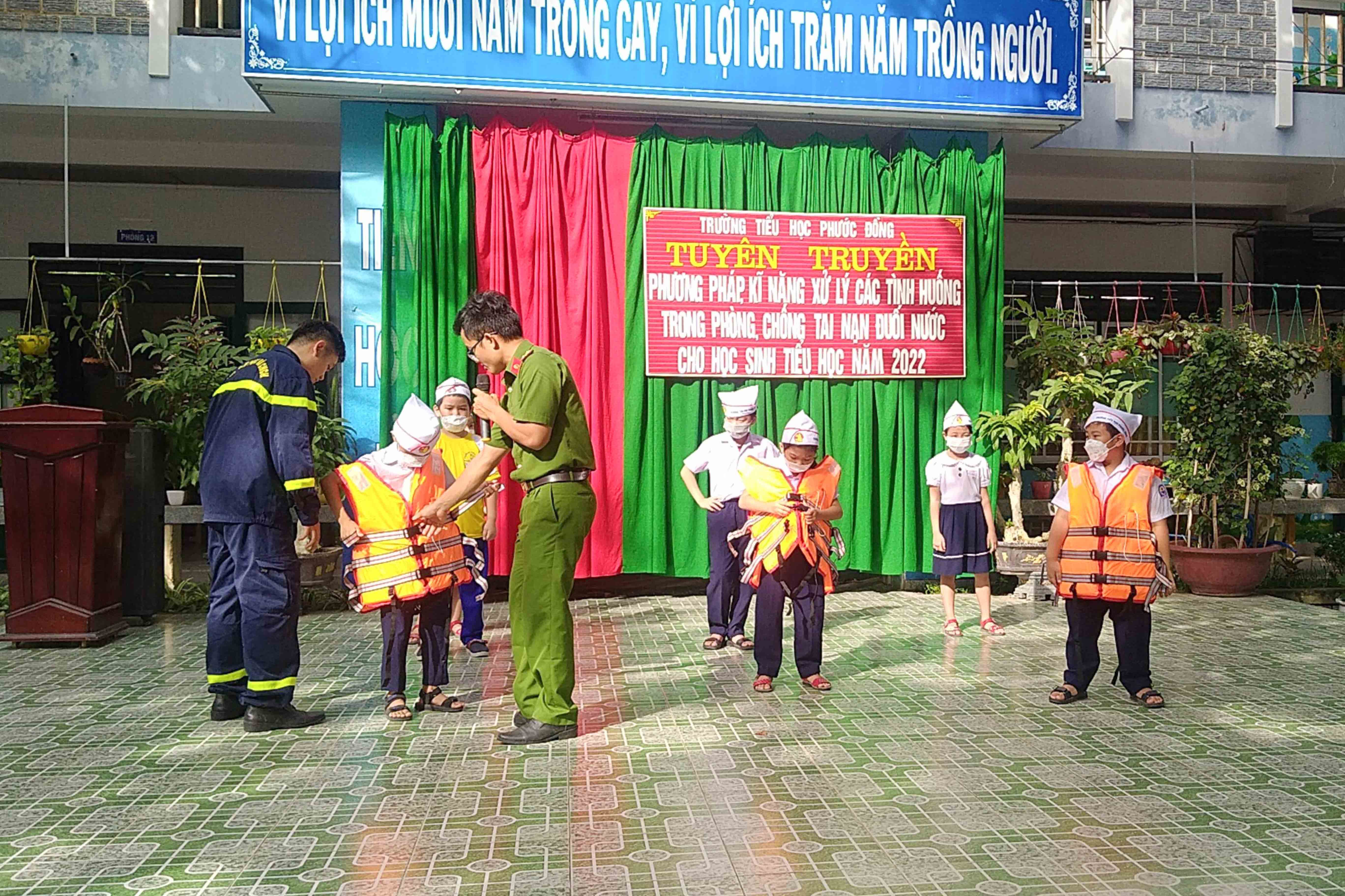 Tập huấn kỹ năng phòng, chống đuối nước cho 1.800 học sinh