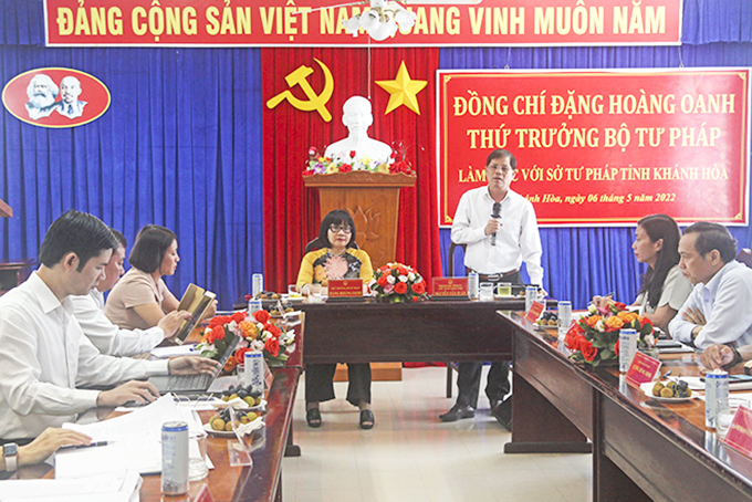 Đoàn công tác Bộ Tư pháp làm việc với Sở Tư pháp và Cục Thi hành án dân sự tỉnh Khánh Hòa