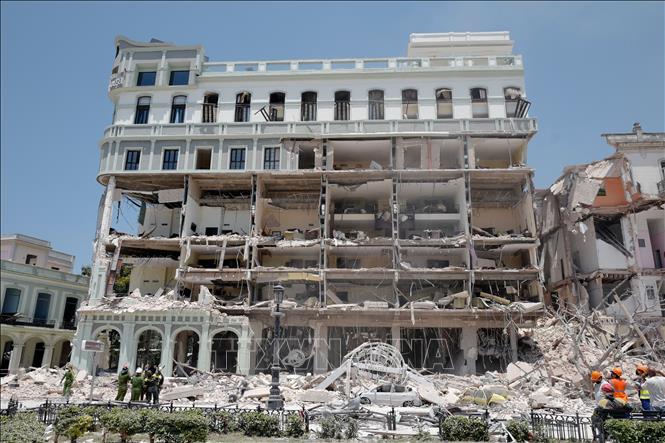Khách sạn Saratoga ở thủ đô La Habana, Cuba bị phá huỷ nghiêm trọng sau vụ nổ ngày 6/5/2022. Ảnh: AFP/TTXVN