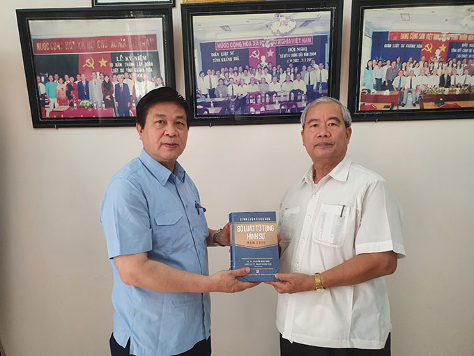 Chủ tịch Liên đoàn Luật sư Việt Nam làm việc với Đoàn Luật sư tỉnh Khánh Hòa