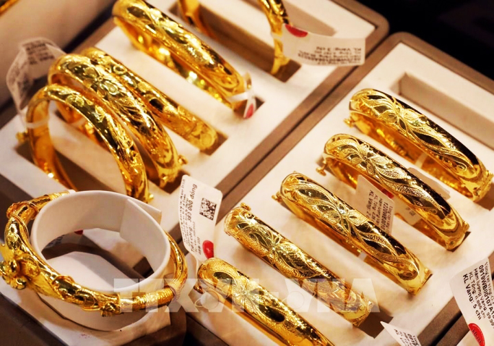 Giá vàng hôm nay sụt giảm mạnh.