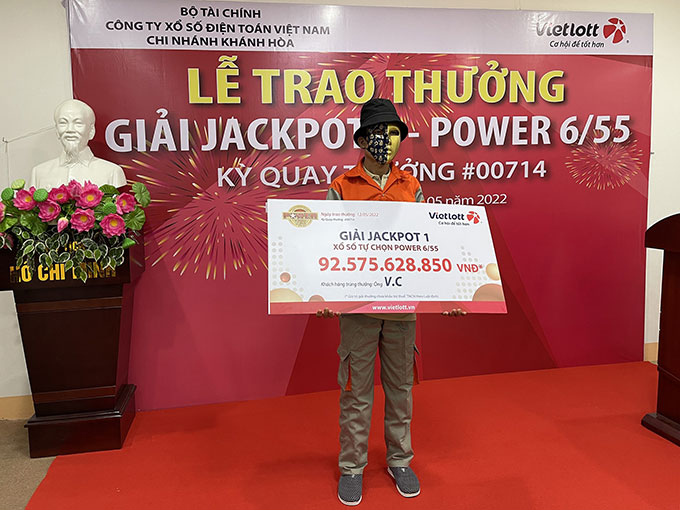 Ông V.C trúng giải Jackpot 1, sản phẩm xổ số tự chọn Power 6/55, trị giá hơn 92,5 tỷ đồng.