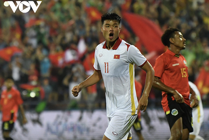 Van Tung scores opener for Vietnam U23 (Photo: Bao Long)