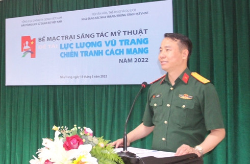 Thượng tá Lê Vũ Huy phát biểu bế mạc Trại sáng tác.