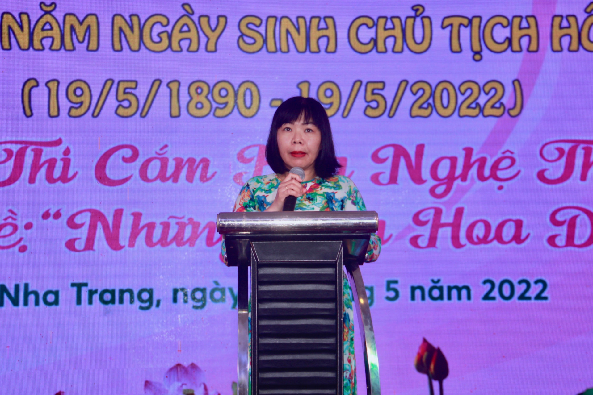 Bà Đinh Thị Hằng Nga - Chủ tịch Hội Liên hiệp Phụ nữ TP.Nha Trang phát biểu khai mạc hội thi.