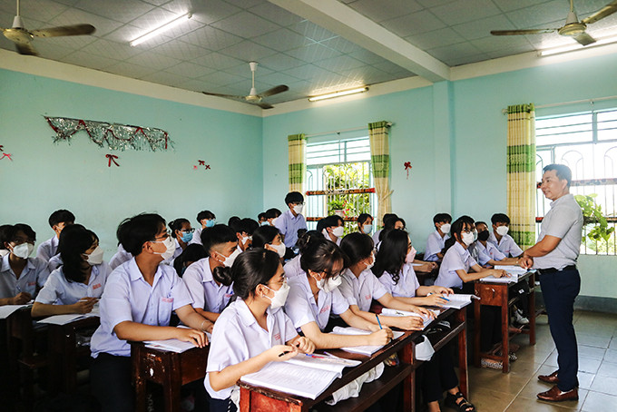 Tiết ôn tập của học sinh lớp 12 Trường THPT Nguyễn Thiện Thuật