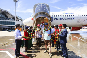 Đón đoàn khách Hàn Quốc đầu tiên trở lại Nha Trang - Khánh Hòa sau dịch Covid-19