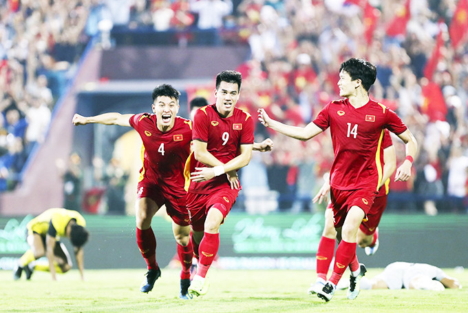 Màn ăn mừng bàn thắng của Tiến Linh và đồng đội trong trận bán kết với U23 Malaysia.  Nguồn: Facebook Tuan Huu Pham