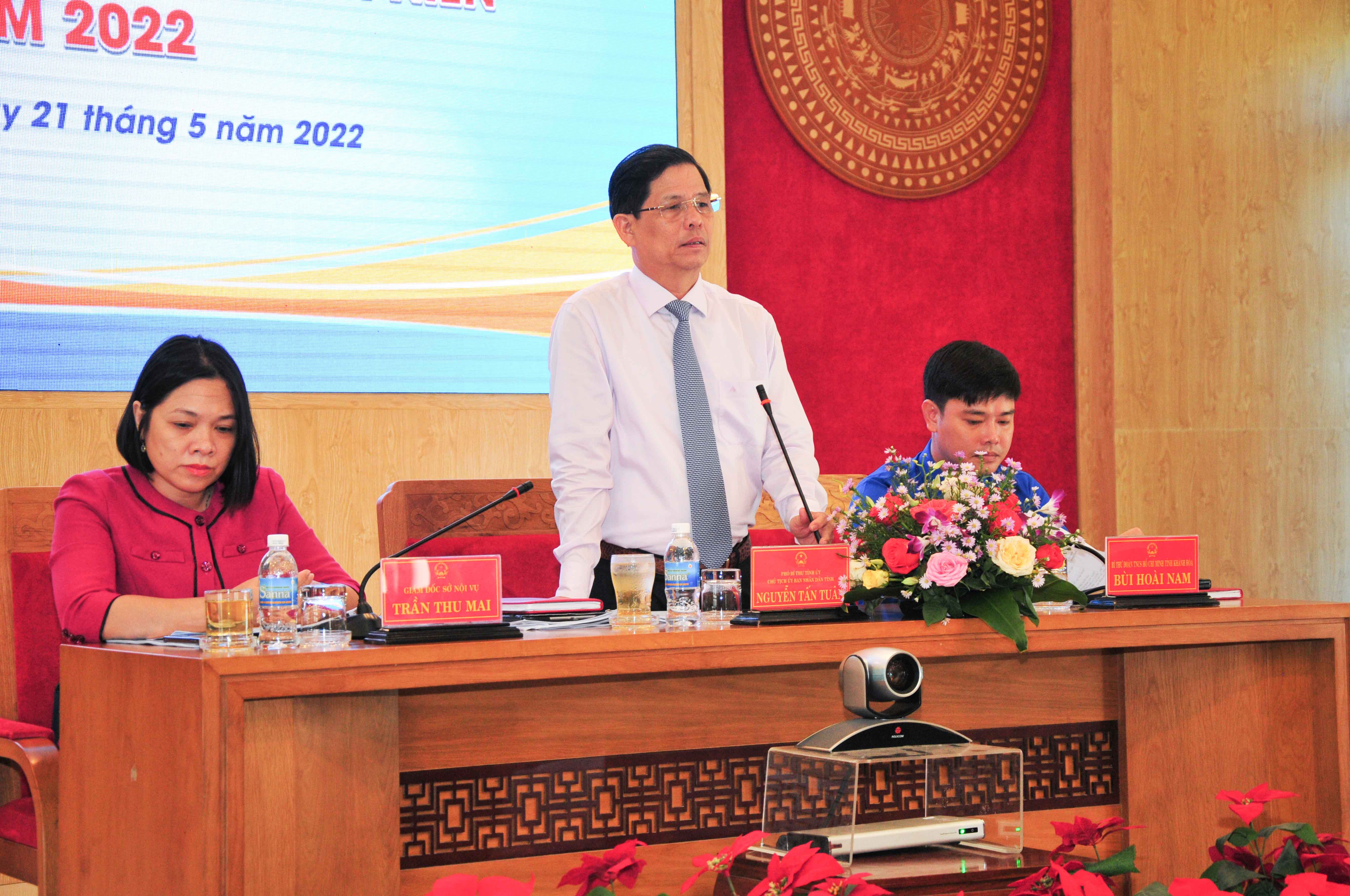 Chủ tịch UBND tỉnh Nguyễn Tấn Tuân đối thoại với thanh niên