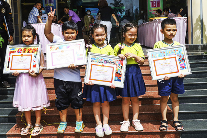 Children of Sao Bien Preschool (Nha Trang City) win prizes