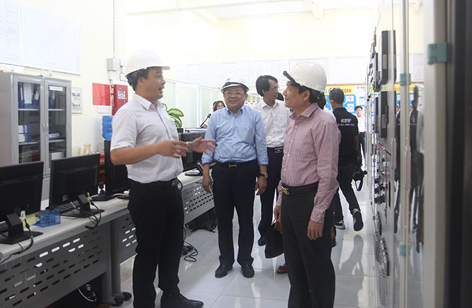 Khảo sát về phát triển du lịch và năng lượng tái tạo tại Khánh Hòa