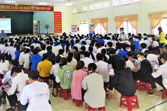 Promoting labor export