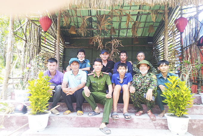 Cứu 2 cha con bị lạc trong rừng sâu