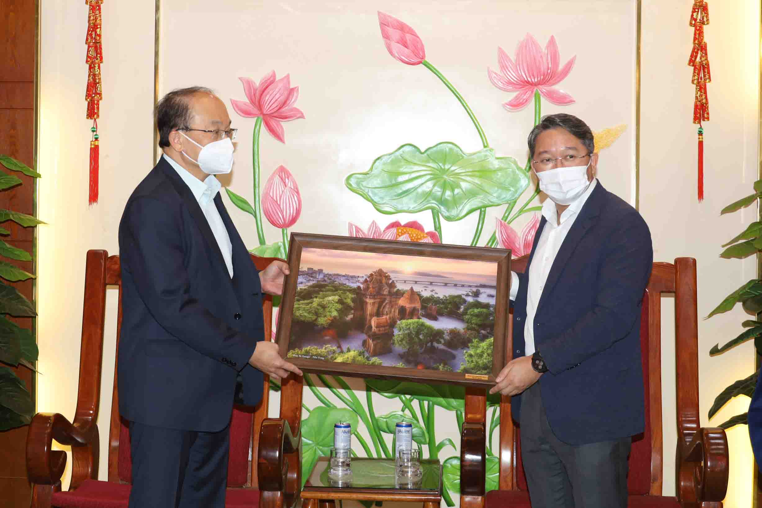 Bí thư Tỉnh ủy Khánh Hòa Nguyễn Hải Ninh tiếp Tổng lãnh sự Singapore