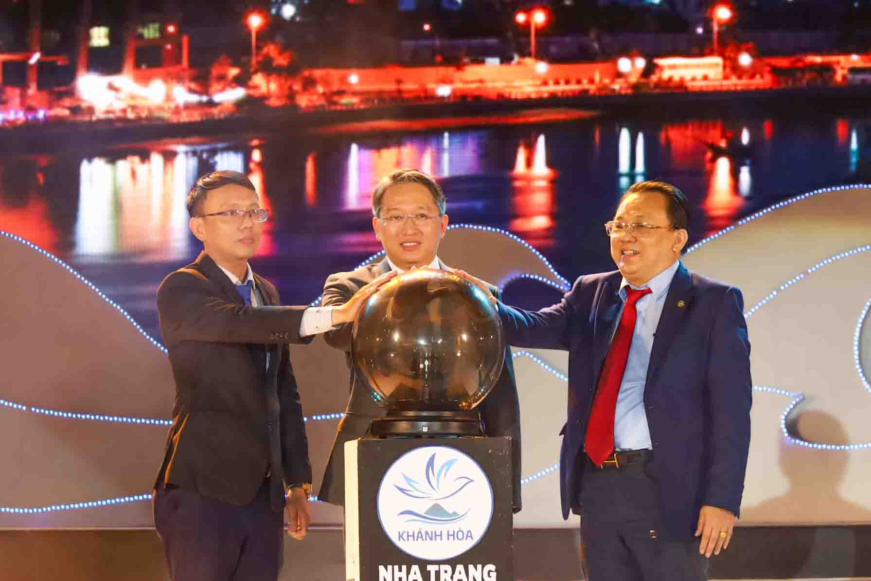 Khanh Hoa’s leadership activate crystal ball to open “Nha Trang – Hello Summer 2022” program