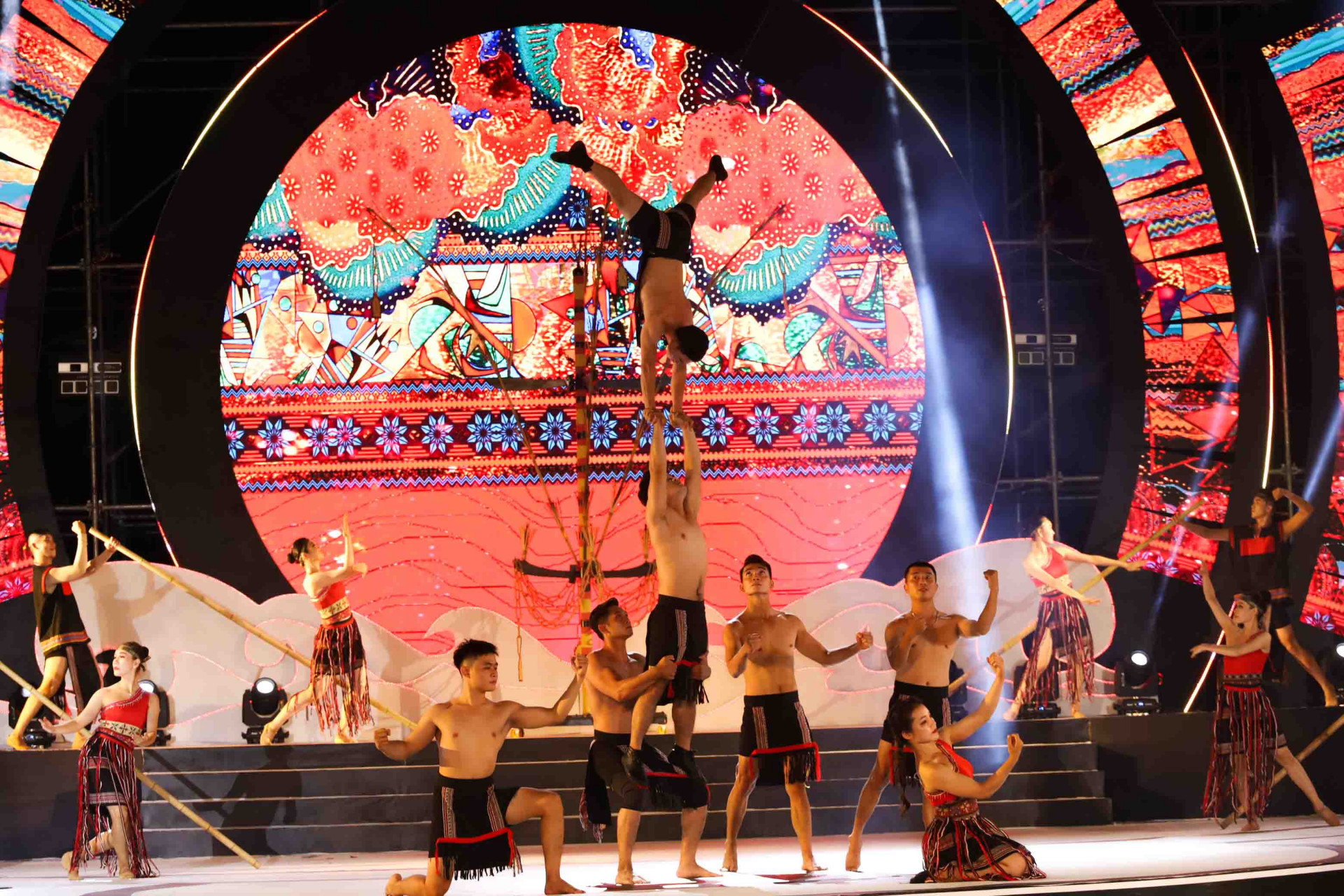 Circus performance inspired by Raglai people’s culture