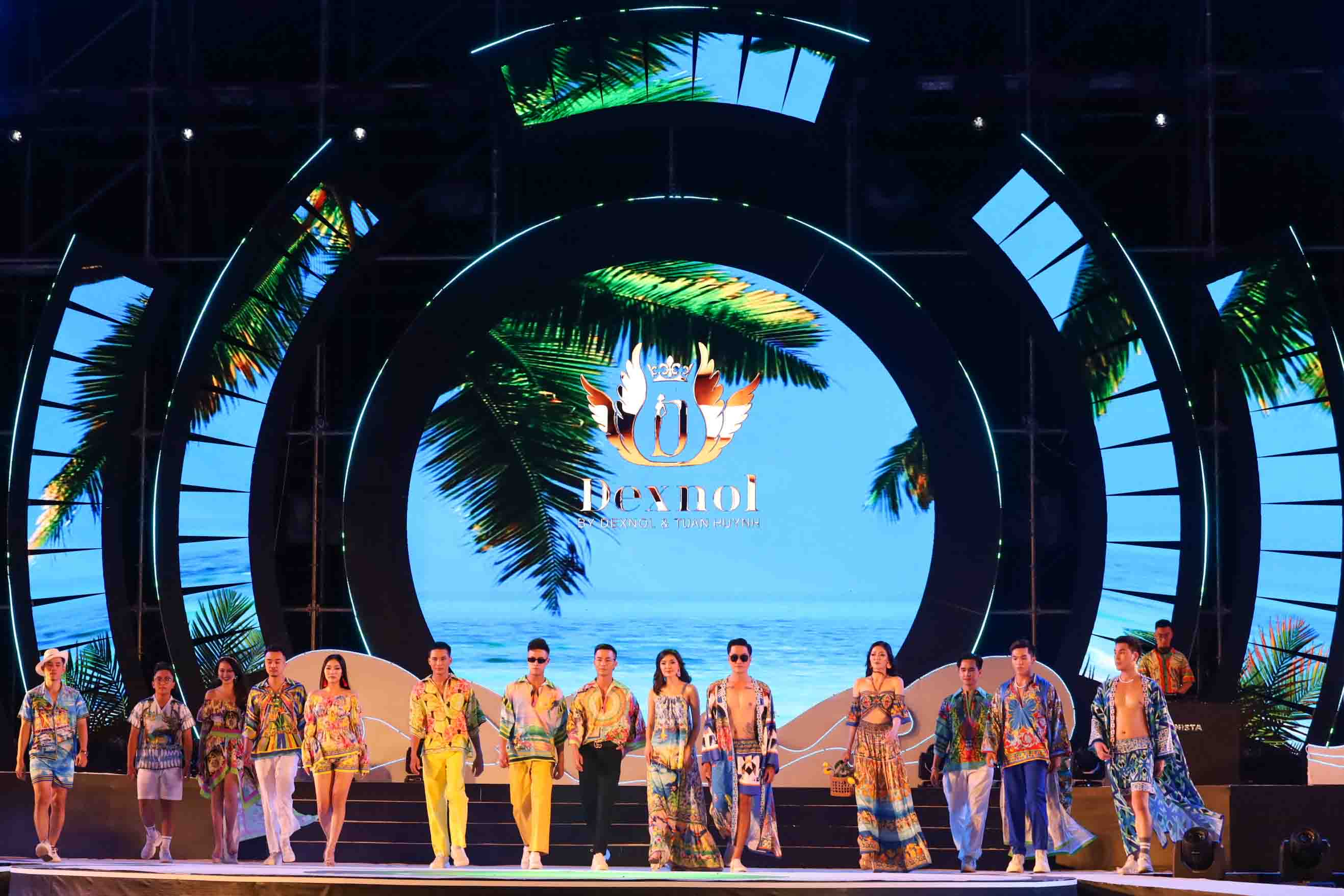 Đêm hội thời trang Sắc biển