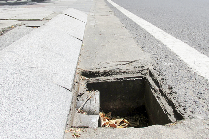 Cống thoát nước không có nắp đậy