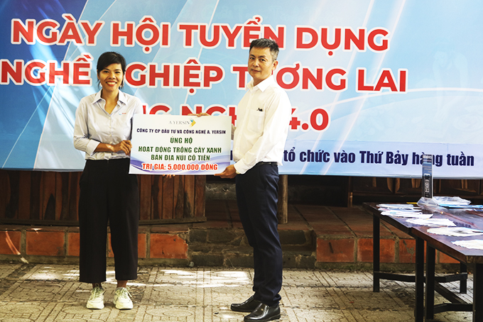Hội thảo tuyển dụng nghề nghiệp tương lai 4.0 và ứng dụng bình tưới cây từ rác thải nhựa