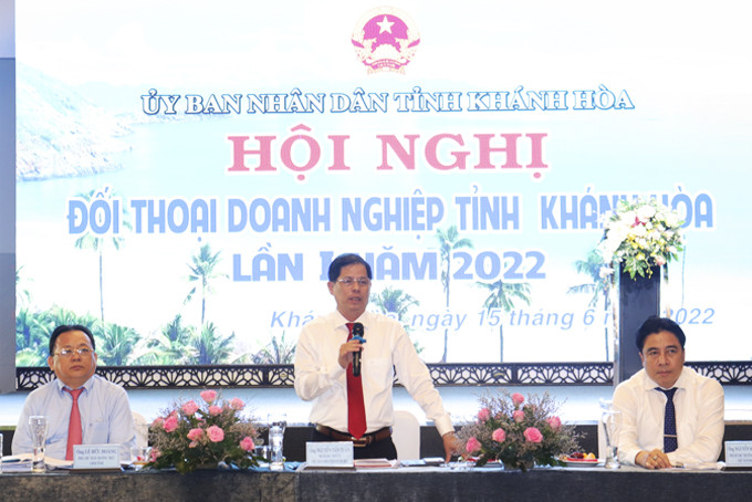 Ông Nguyễn Tấn Tuân  phát biểu  tại hội nghị.