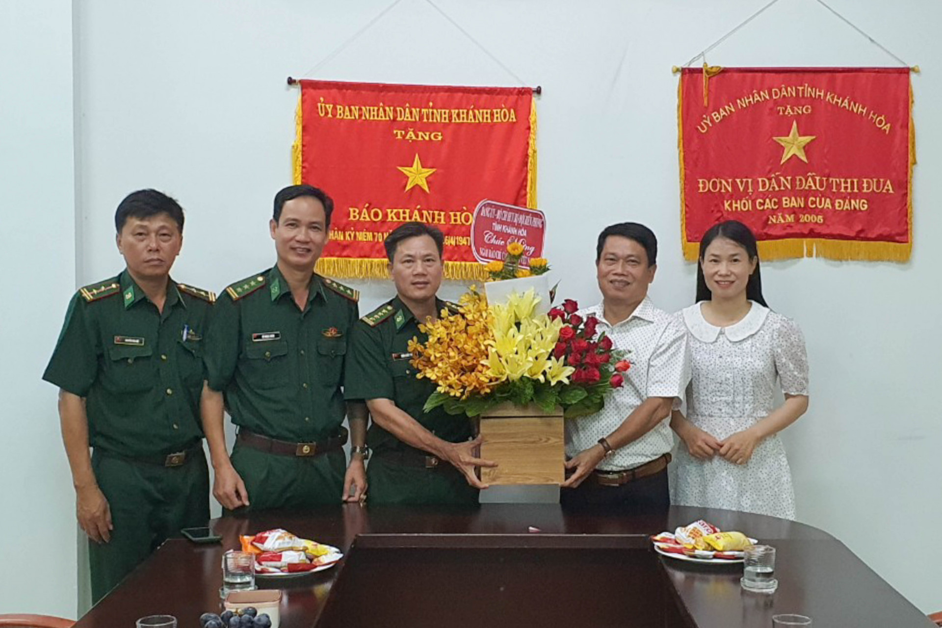 Bộ Chỉ huy Bộ đội Biên phòng tỉnh thăm, chúc mừng Báo Khánh Hoà nhân kỷ niệm 97 năm Ngày Báo chí Cách mạng Việt Nam