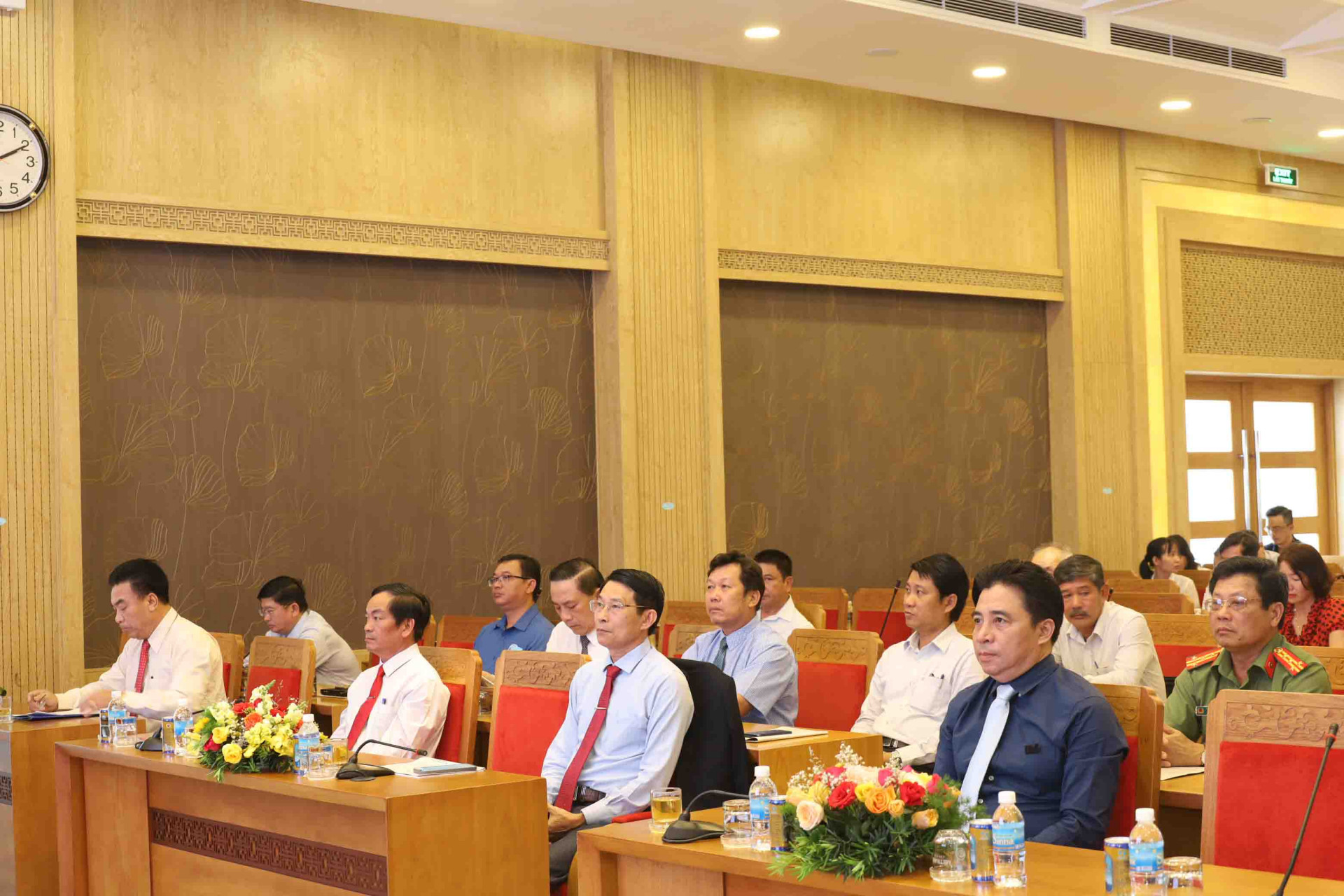 Các vị lãnh đạo tỉnh Khánh Hòa tham dự buổi lễ kỷ niệm 97 năm Ngày Báo chí cách mạng Việt Nam. 
