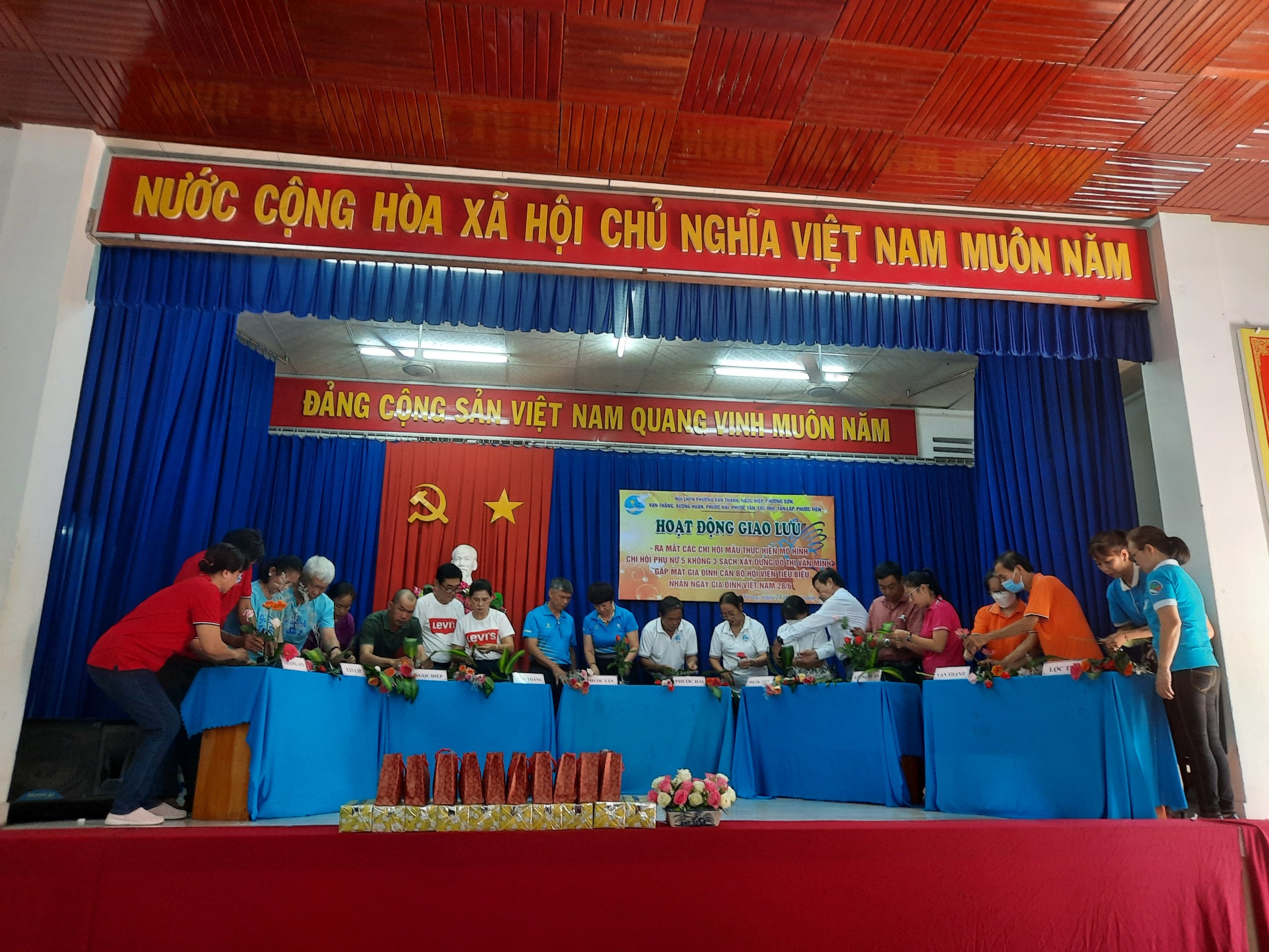 Tổ chức chương trình Rung chuông vàng