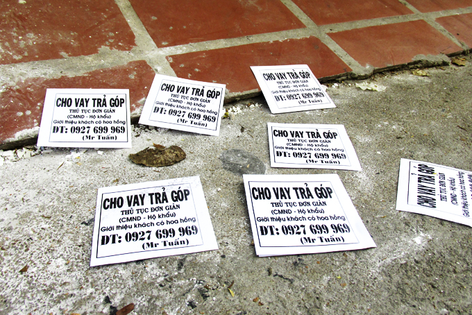 Rải tờ rơi cho vay trả góp