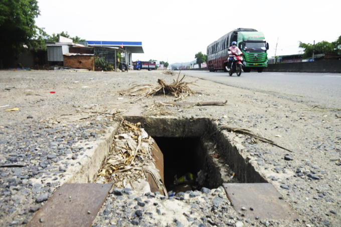Mương thoát nước mất nắp