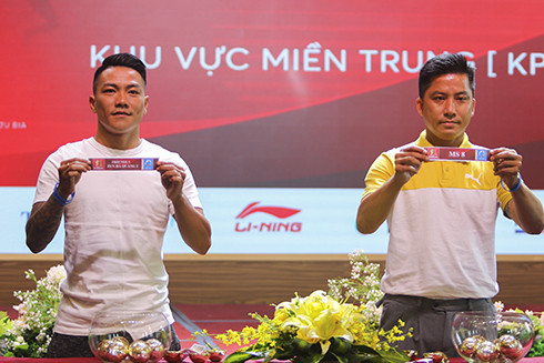 Quang Hai and Duy Nam, former members of the national team, attending KPL-S3 draw