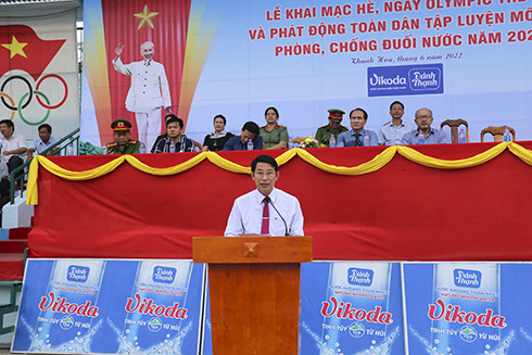 Dinh Van Thieu speaking at the opening ceremony