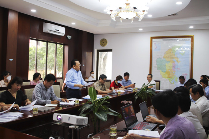 Ông Lê Hữu Hoàng kết luận cuộc họp.