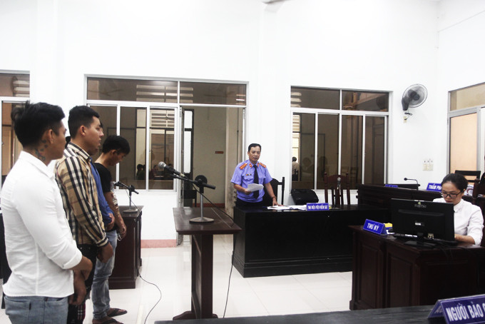 Đại diện Viện Kiểm sát nhân dân tỉnh phát biểu quan điểm tại phiên tòa phúc thẩm.