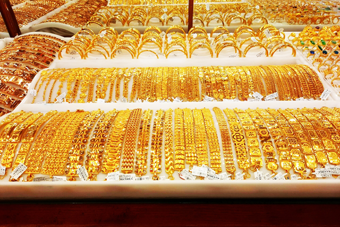 Giá vàng hôm nay 4/7: Loay hoay thoát đáy