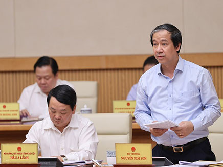 Bộ trưởng Bộ GD&ĐT Nguyễn Kim Sơn phát biểu tại cuộc họp - Ảnh: VGP