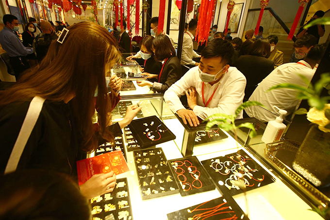 Giá vàng hôm nay 7.7.2022: Giảm 400.000 đồng nhưng vẫn cao hơn thế giới 19 triệu đồng