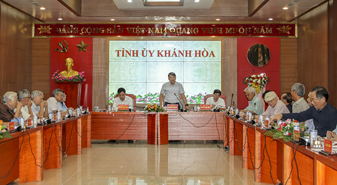 Ông Nguyễn Hải Ninh phát biểu tại buổi gặp mặt.
