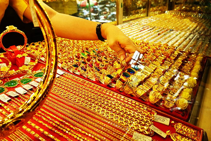 Giá vàng hôm nay 8.7.2022: Nữ trang giảm mạnh 350.000 đồng dù vàng miếng bật tăng