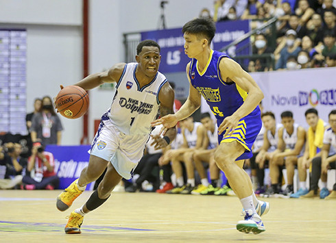Nha Trang Dolphin playing away match against Ho Chi Minh City Wings 