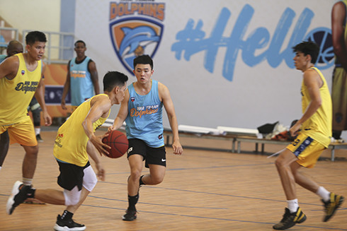Players of Nha Trang Dolphin practicing for their first home match
