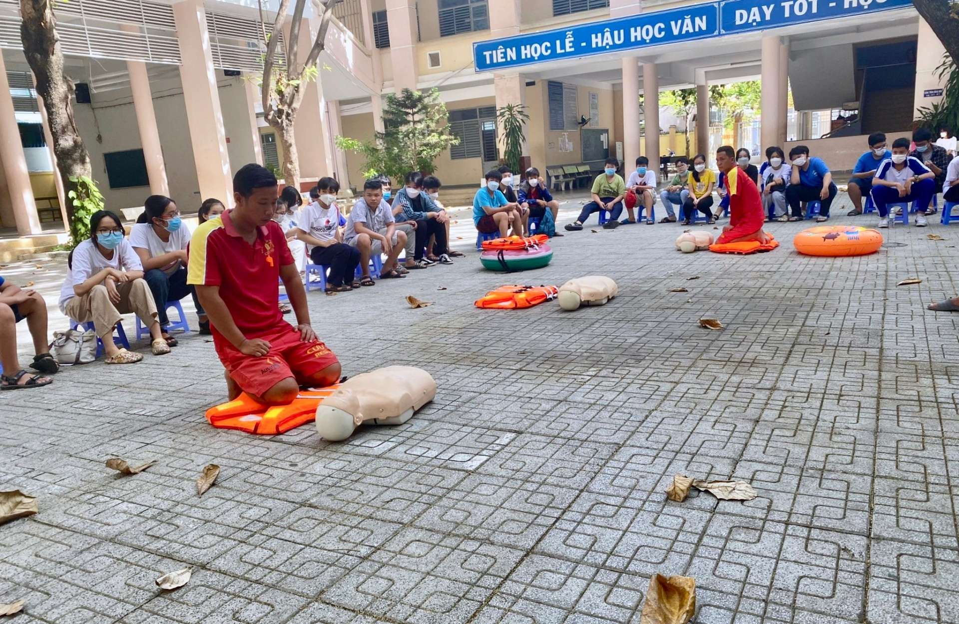 Lực lượng cứu hộ, cứu nạn bờ biển hướng dẫn kỹ năng sơ cứu nạn nhân bị đuối nước