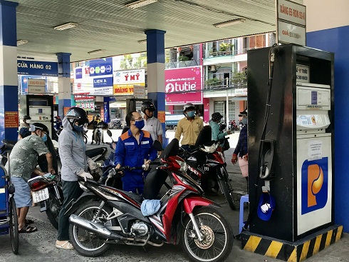 Giá xăng dầu giảm hơn 3.000 đồng/lít