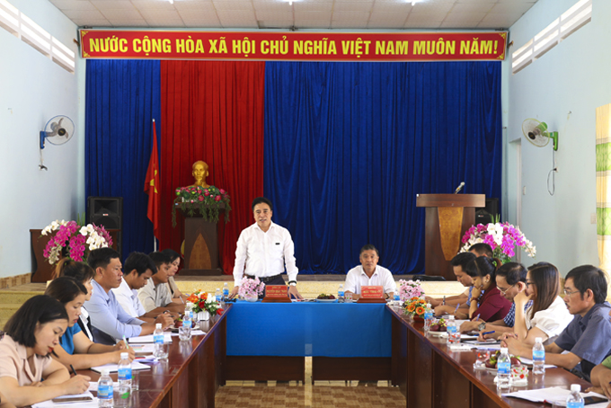 Ông Nguyễn Khắc Toàn - Phó Bí thư Thường trực Tỉnh ủy, Chủ tịch HĐND tỉnh Khánh Hòa làm việc với 2 xã Ba Cụm Nam và Thành Sơn