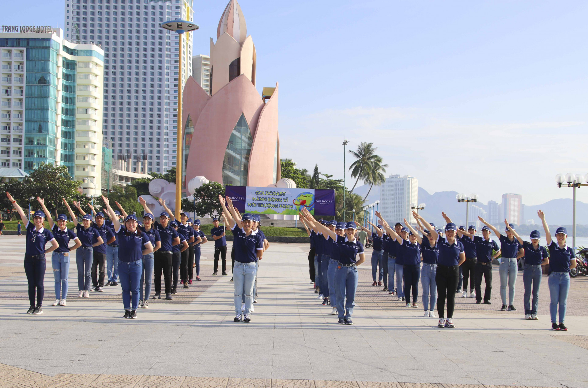 Nhảy flashmob tại Quảng trường 2-4