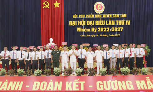 Ban Chấp hành Hội Cựu chiến binh huyện Cam Lâm khóa IV ra mắt đại hội.