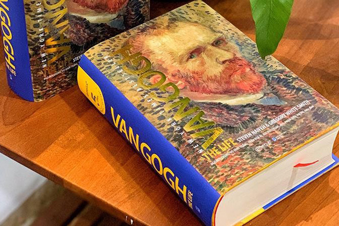 Hai cuốn sách về tiểu sử danh họa:  "Van Gogh " của Steven Naifeh và Gregory White Smith và  "Picasso và bức tranh khiến thế giới sửng sốt " của tác giả Miles J. Unger nằm trong Tủ sách Nghệ thuật của Omega Plus vừa ra mắt độc giả.