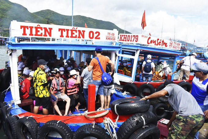 Tourists taking island tour in Nha Trang