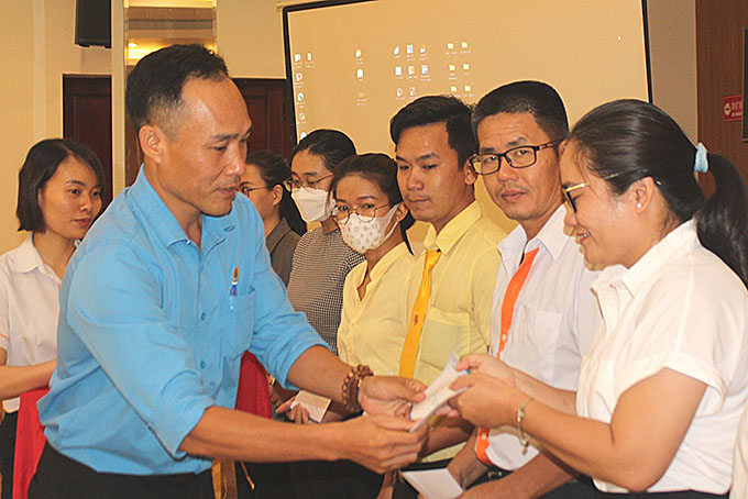 Hoạt động kỷ niệm 93 năm ngày thành lập Công đoàn Việt Nam